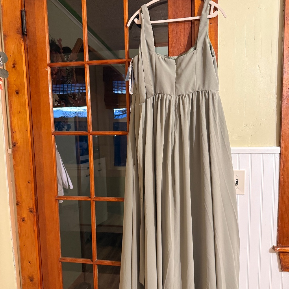 David’s Bridal A-line T shirt style bridesmaid dress - Picture 3 of 4